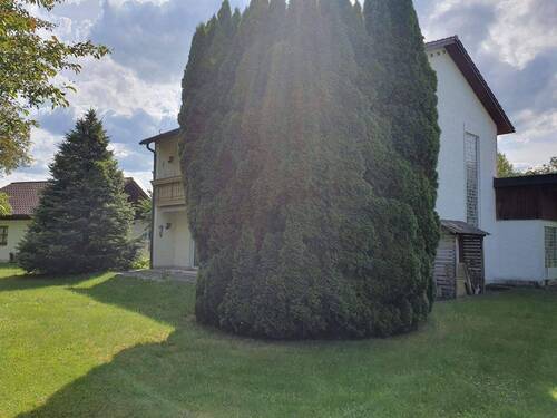 Ansicht Gebäude Garten. - Mehrfamilienhaus, Wohnhaus mit 121,00 m&sup2; in Waldkraiburg zum Kaufen