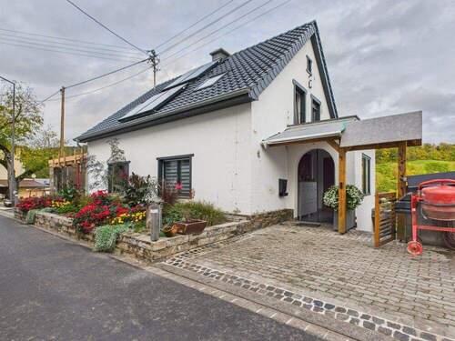 Seitenansicht rechts - Gemütliches Haus mit großer Terrasse und schönem Garten! L - Echternach 19min.