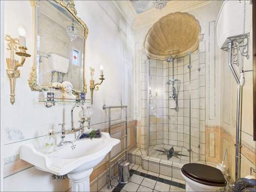 Badezimmer - 9 Zimmer Mehrfamilienhaus, Wohnhaus in Hanau