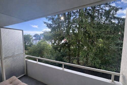 Balkon vor Renovierung - 2 Zimmer Etagenwohnung in München