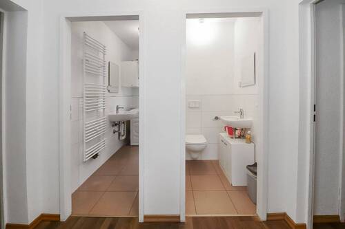 Badezimmer und WC - Etagenwohnung mit 102,70 m&sup2; in Berlin zum Kaufen