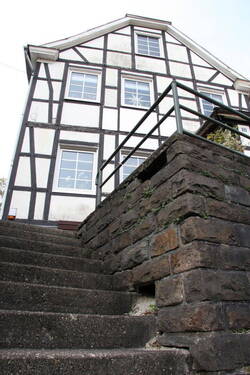 Hauszugang - Charmantes Fachwerkhaus mit Potenzial - für Liebhaber und Selbermacher