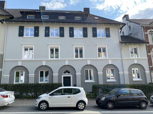 6 Familienhaus - Kernsanierte Stadtwohnung im 1. Obergeschoss mit Südbalkon zu vermieten