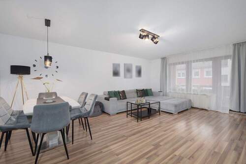Wohnzimmer - Gepflegte 3-Zi-ETW mit Balkon, Garage & Stellplatz - komfortables Wohnen in ruhiger Hausgemeinschaft