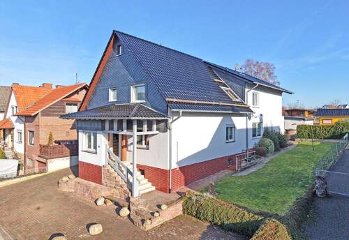 26-5538 - Straßenansicht - 9 Zimmer Mehrfamilienhaus, Wohnhaus zum Kaufen in Hofgeismar / Hombressen