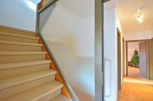 26-5538 - EG Treppenaufgang - Mehrfamilienhaus, Wohnhaus mit 245,50 m&sup2; in Hofgeismar / Hombressen zum Kaufen