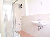 Bad mit Dusche - 