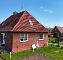 Flexibel nutzbares Ein- bis Zweifamilienhaus in idyllischer Lage - Loxstedt Büttel
