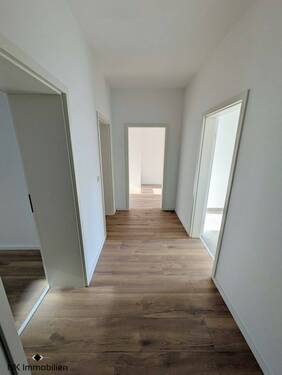 Flur - Etagenwohnung mit 72,00 m&sup2; in Chemnitz zur Miete