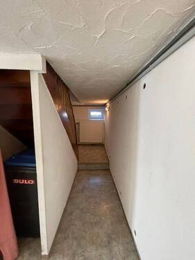 Flur u. Treppe in EG - 