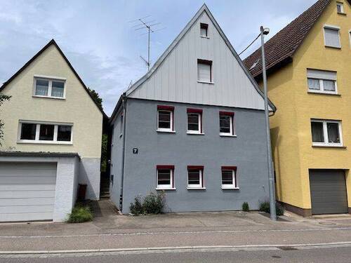 Hausvorderansicht - 5 Zimmer Einfamilienhaus zum Kaufen in Nürtingen
