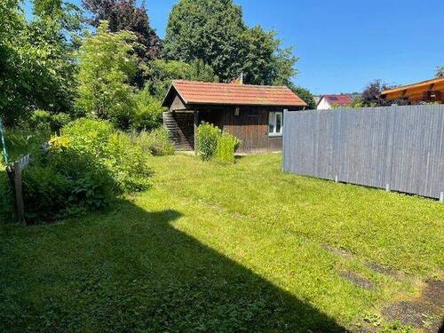 Garten mit Gartenhaus - Einfamilienhaus mit 100,00 m² in Nürtingen zum Kaufen