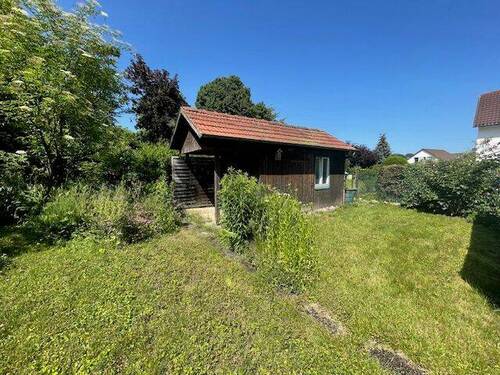 Garten mit Gartenhaus - 
