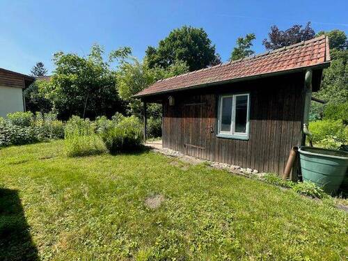 Garten mit Gartenhaus - 