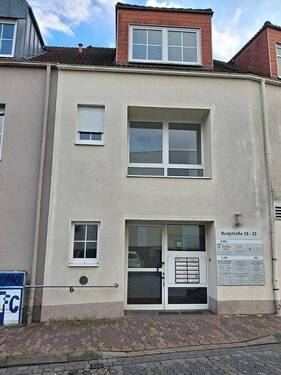 Hausansicht - ATTRAKTIVE PRAXISRÄUME IN EINEM GEPFLEGTEM ÄRZTEHAUS