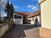 Hof mit Garage und Werkstatthalle - 5 Zimmer Einfamilienhaus zum Kaufen in Wehretal