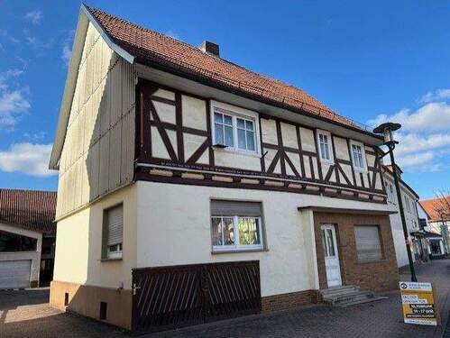 Wohnhaus mit separatem Eingang (Büro) - 