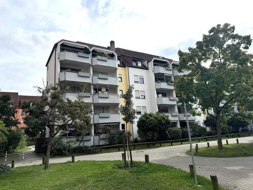 Außenansicht - 2-Zimmer-Eigentumswohnung mit Westbalkon und PKW-Stellplatz im Parkhaus in zentrumsnaher und beliebter Lage – derzeit vermietet