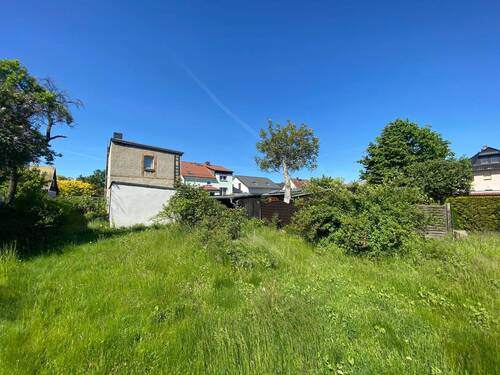 Garten - Viel Platz für Visionen: Großzügiges Wohnhaus mit Hinterhaus und traumhaftem Garten