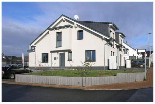 Hausansicht 2 - 4 Zimmer Doppelhaushälfte zum Kaufen in Ranstadt