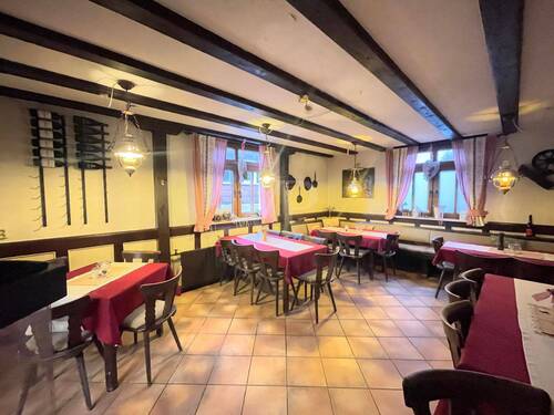 Gemütlicher Speisesaal - 4 Zimmer Mehrfamilienhaus, Wohnhaus in Weilrod