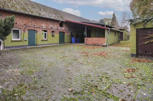 Innenhof mit Garage - 