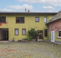 Viel Platz: Resthof mit sehr großem Garten und Nebengelass in Brome