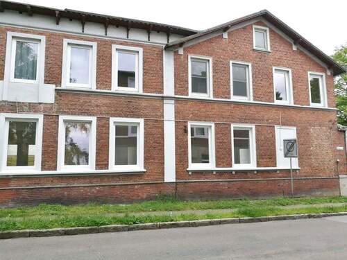 Seitenansicht Haus - 2 Zimmer Etagenwohnung zur Miete in Itzehoe