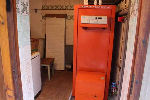 Oel- Zentral- Heizung im Anbau - 