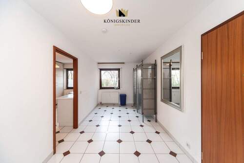 Flur - Etagenwohnung mit 106,90 m&sup2; in Gerlingen zum Kaufen
