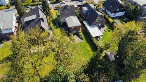 Schönes EFH oder DHH ? Garten im Frühling KI - Grundstück zum Kaufen in Hamburg