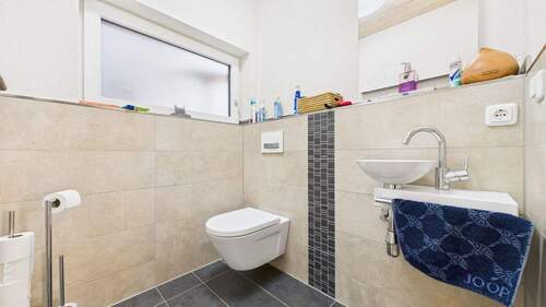 Gäste-WC.jpg - Reihenendhaus mit 152,50 m&sup2; in Diedorf zum Kaufen
