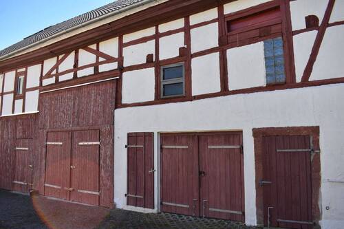 Hausansicht/Scheune - 