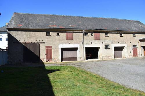 Hausansicht/Nebengelass - 