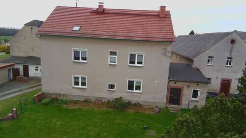 Hausansicht und Grundstück - 7 Zimmer Bauernhaus, Landhaus in Kohren-Sahlis