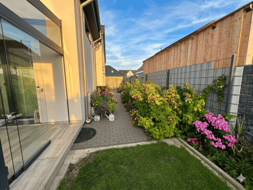 Seitenansicht im Sommer - 