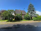 Hausansicht - Sanierungsbedürftiges 3-Parteien-Haus in Tangstedt-Wiemerskamp