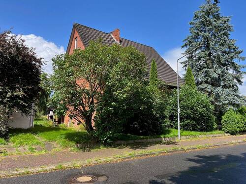 Hausansicht - 9 Zimmer Mehrfamilienhaus, Wohnhaus zum Kaufen in Tangstedt