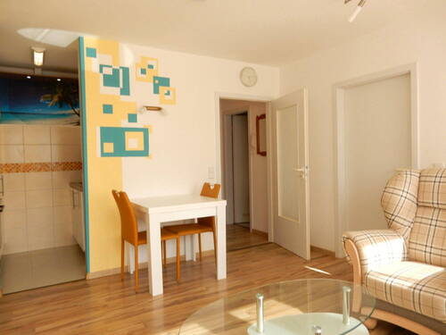 Wohnzimmer - 2 Zimmer Etagenwohnung zum Kaufen in Nürnberg