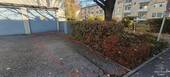 Garage mit Stellplatz davor - 