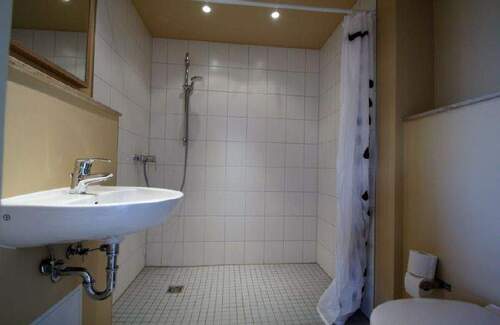 Bad mit Dusche - 
