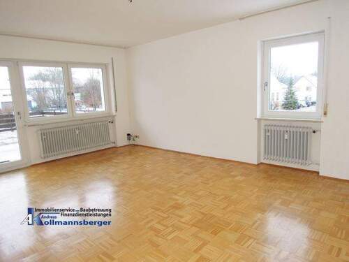 Großes Wohnzimmer mit Zugang zur Hochterrasse - *** Hochparterre * EG-Whg. mit großem Garten * Dachterrasse * Garage