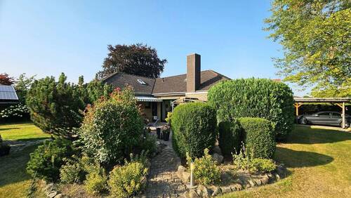 Bild 1 - Gepflegter großzügiger Winkelbungalow auf schönem Eckgrundstück in Seckenhausen - Provisionsfrei