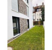 NAHEZU UNEINSEHBAR! Drei-seitig belichtete 2-Zi-Whg. m. Privatgarten & Tageslichtbad! Sie erhalten sogar noch den KfW-Zuschuss in Höhe von 26.250€! - Nürnberg Laufamholz