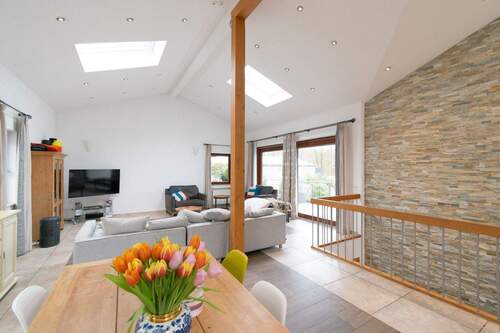 Wohnen 3.jpg - Einfamilienhaus mit 270,00 m&sup2; in Tettnang zur Miete