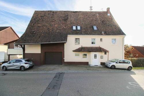 Haus Vorderansicht - 