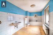 Bad mit Wanne - 