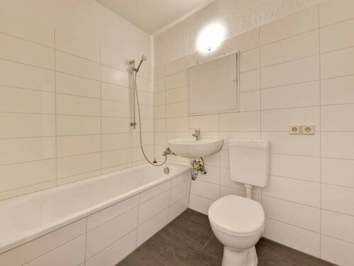 Bad - Musterfoto - Etagenwohnung mit 36,30 m² in Dresden zur Miete