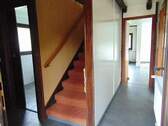 EG Flur mit Treppe zum DG.jpg - 