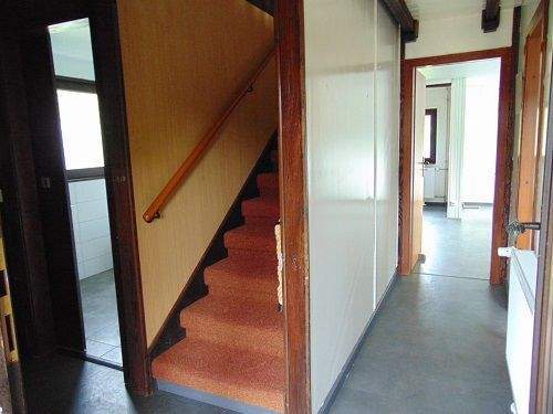 EG Flur mit Treppe zum DG.jpg - 